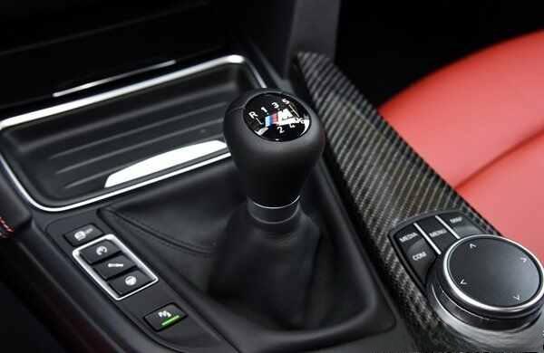 ​手动挡和自动挡的车哪个好？自动挡好还是手动挡车好