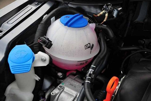 ​汽车水箱漏水是什么原因造成的