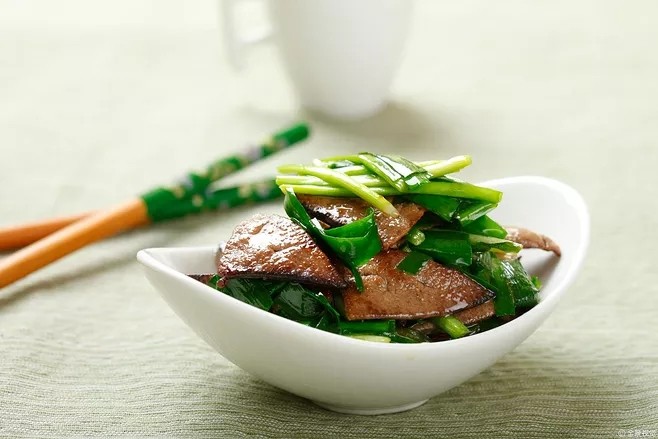 猪肝炒香菜十大美味做法,鲜香滑嫩超下饭