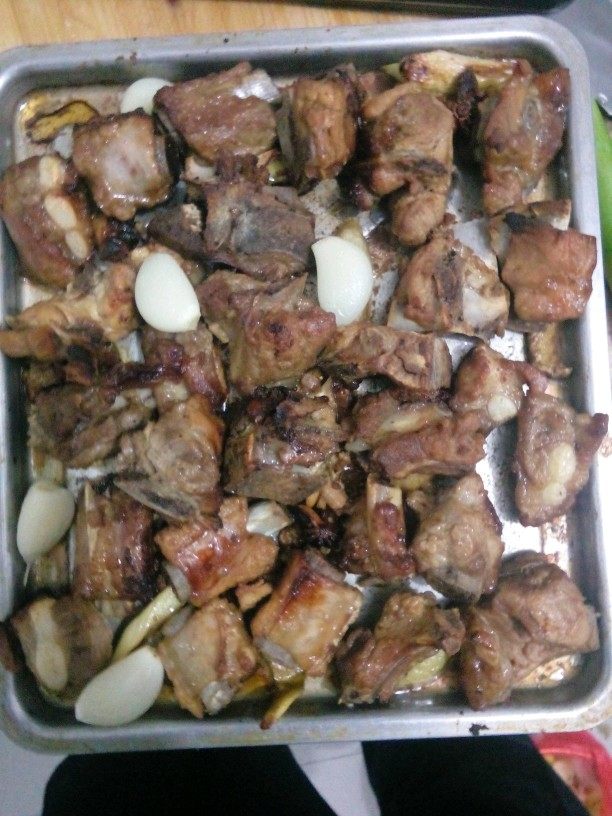 蜜汁烤排骨家常做法，正宗风味轻松学