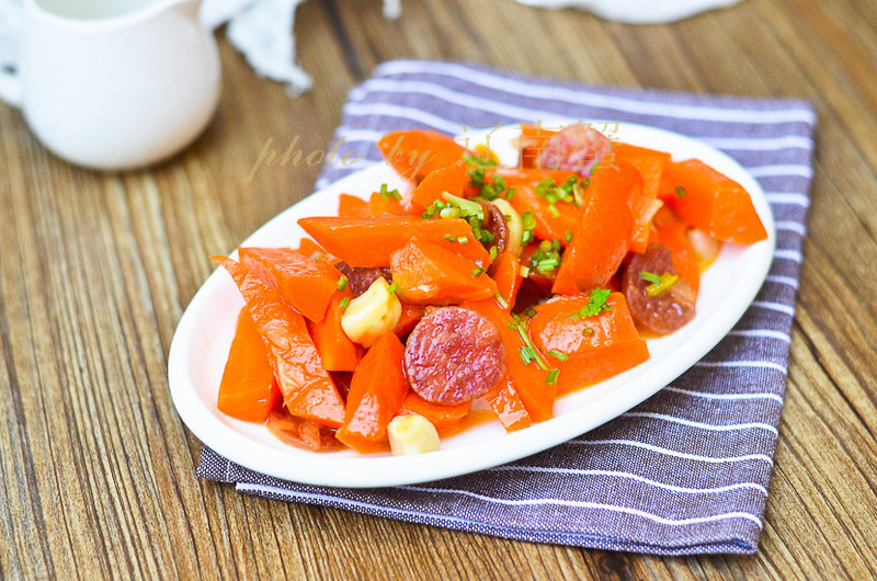 萝卜炒腊肠家常做法，这样炒最香！