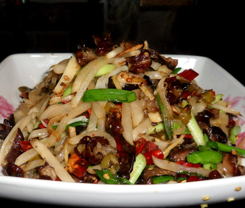 萝卜炒腊肠家常做法,这样炒最香!