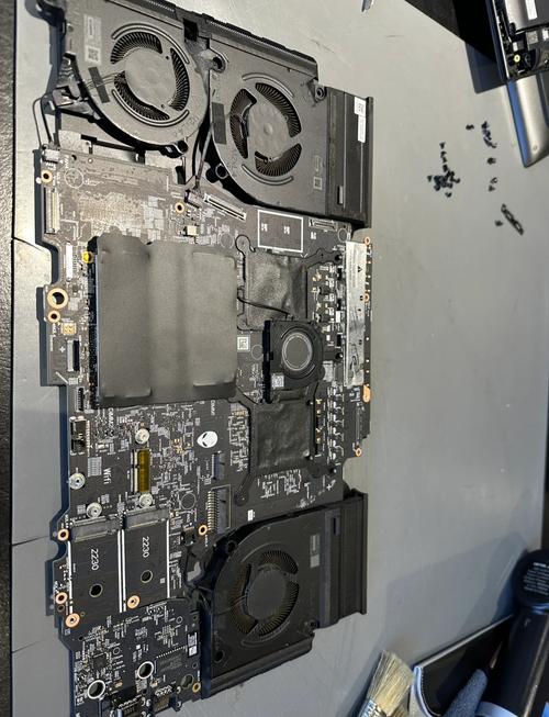 如何组装电脑散热器？是否有图片指导步骤？