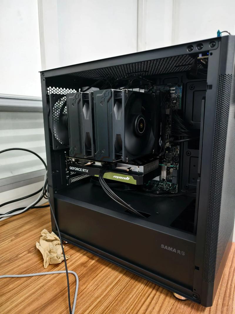 如何组装电脑散热器？是否有图片指导步骤？