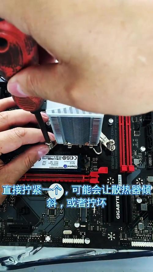 如何组装电脑散热器？是否有图片指导步骤？