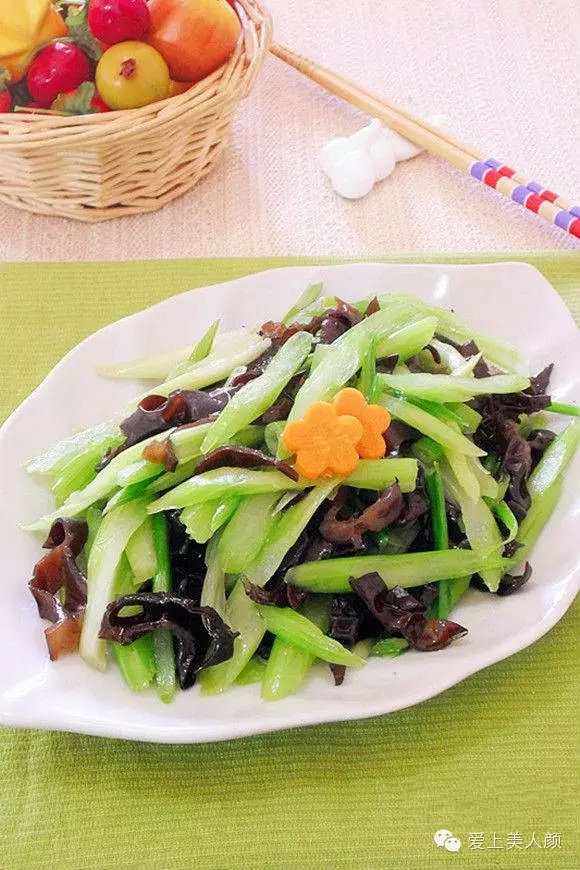 芹菜炒双耳十大美味做法,家常菜必备