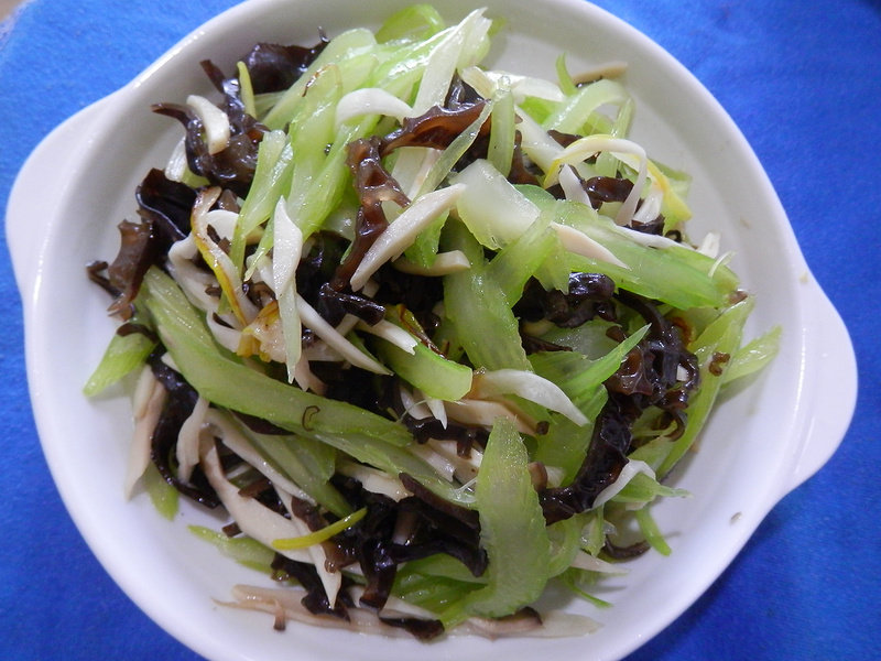 芹菜炒双耳十大美味做法,家常菜必备