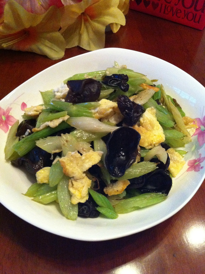 芹菜炒双耳十大美味做法,家常菜必备