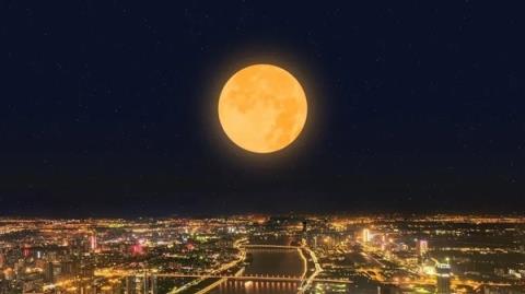 今年最后一次超级月亮来了:年度第二大!今晚记得抬头看(图1)