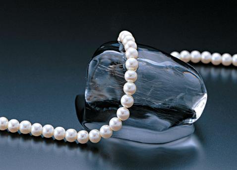 珍珠项链不能喷香水吗