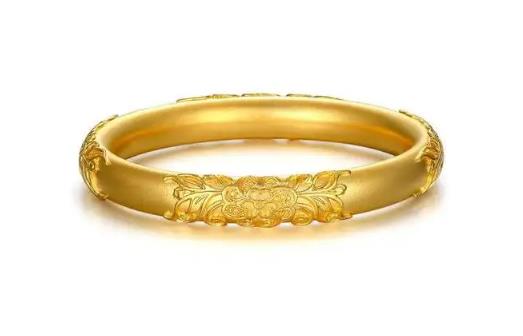 黄金手镯圈口大一点好还是小一点好