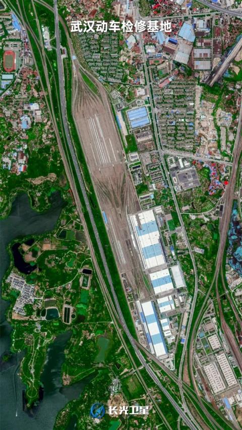 卫星眼里的中国最大高铁车库!妥妥的“陆地航母”(图2)