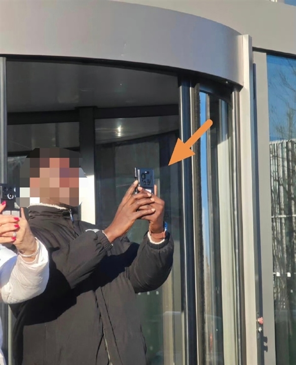 努比亚首款大折叠！努比亚Fold发布：8150元起