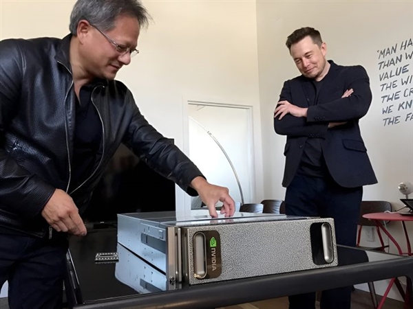 榜一大哥难受了！直播禁止过度美颜、扭曲身材比例引热议：抖音客服回应(图2)