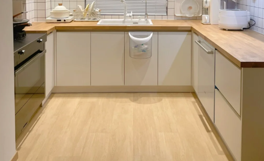 地板砖有腥味就是质量不好？如何辨别瓷砖优劣