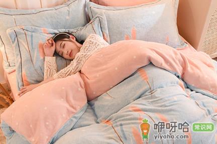 慕斯绒和牛奶绒哪个好？如何选择更保暖