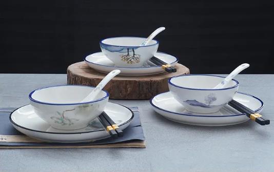 釉上彩摸得到花纹吗？工艺是否影响手感