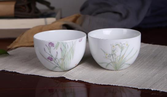 釉上彩杯子能装开水吗？安全使用有隐患吗