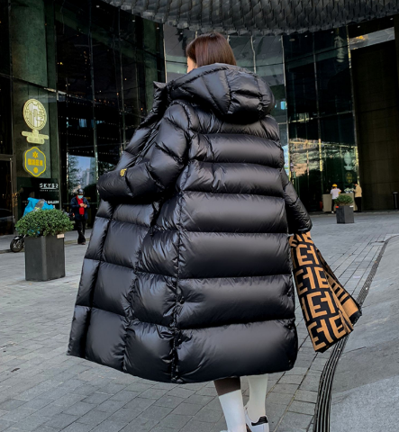 黑金羽绒服是智商税吗？为何成冬季爆款