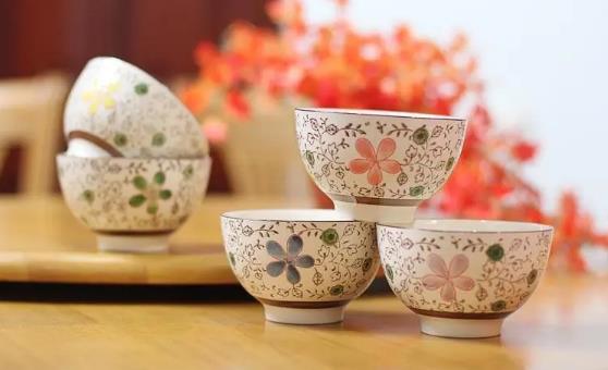 釉上彩摸着有凹凸感吗?釉下彩有吗