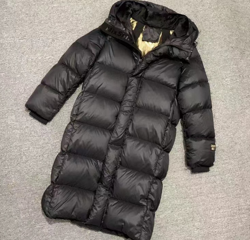 黑金羽绒服的黑金是啥？为何成冬季爆款？