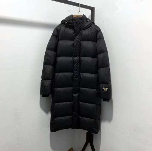 黑金羽绒服的黑金是啥?为何成冬季爆款?