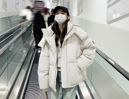 羽绒服绒子含量越高越好吗？如何挑选保暖又舒适的羽绒服？