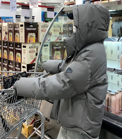 羽绒服绒子含量越高越好吗?如何挑选保暖又舒适的羽绒服?