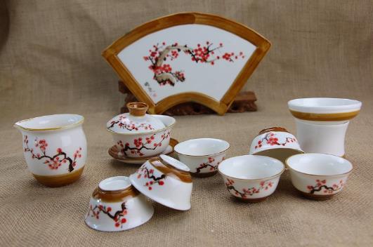 釉上彩餐具可以泡茶吗？长期使用安全吗