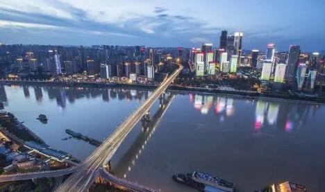 2025年4月去重庆天气冷吗?五一旅游穿什么