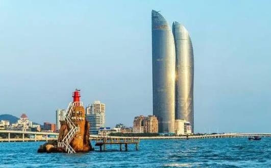 2025年厦门4月热吗?五一去穿什么合适