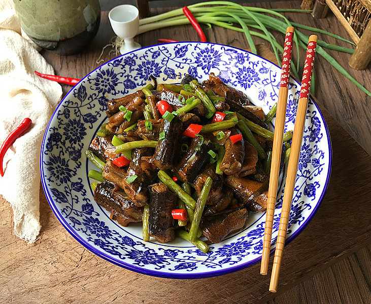 正宗大蒜烧黄鳝：鲜香软嫩的秘诀