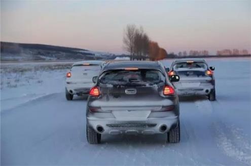 下雪天车子打滑咋办？闯红灯怎么处罚