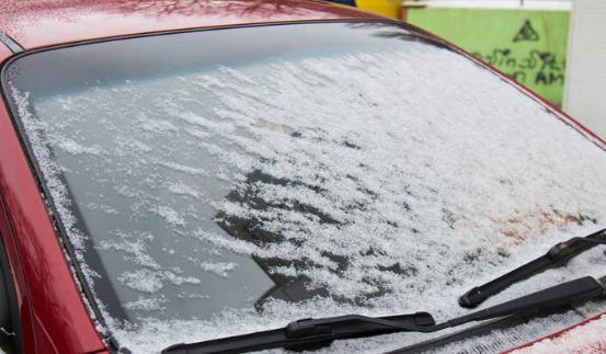 车窗结冰怎么快速去除?按哪个键除雾