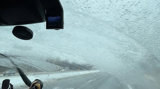 冻雨开车安全吗？如何应对路面结冰