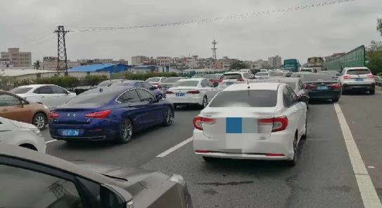 高速封路车辆堵在高速上？如何应对高速拥堵？