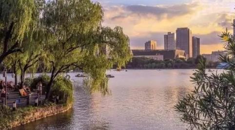 2025年上海三月气温多少度？穿什么衣服合适