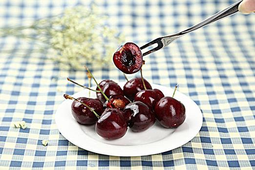 车厘子放冰箱有水汽怎么办？如何正确冷藏车厘子