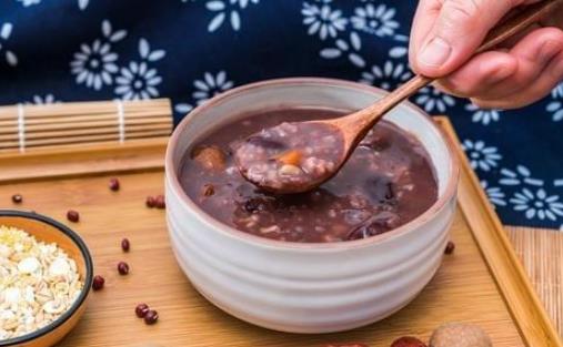 腊八粥煮黑正常吗?如何避免颜色变深