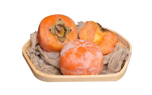 冻柿子是熟透的还是生的？如何正确食用冻柿子