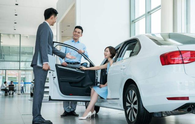 2025年买燃油车还是新能源车？电池安全吗