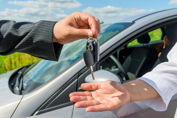 2025年买燃油车还是新能源车?电池安全吗