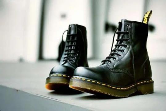 哈尔滨冬天能穿马丁靴吗？雪地靴更保暖吗