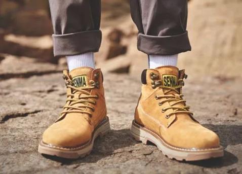 哈尔滨冬天能穿马丁靴吗?雪地靴更保暖吗