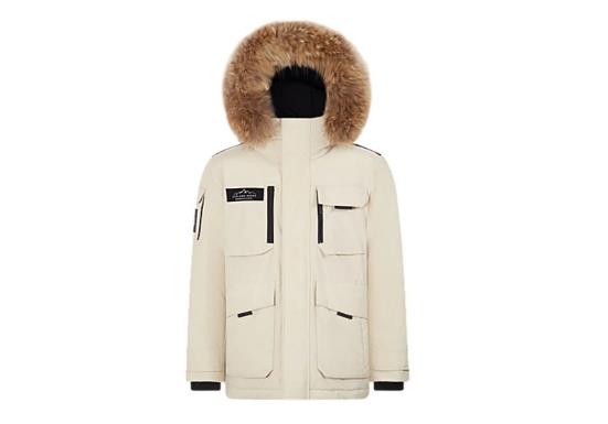 羽绒服里面穿的越少越暖和吗?冬季穿搭误区揭秘