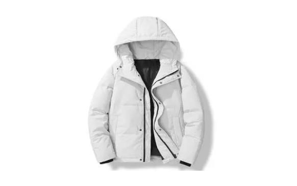 羽绒服里面穿的越少越暖和吗?冬季穿搭误区揭秘