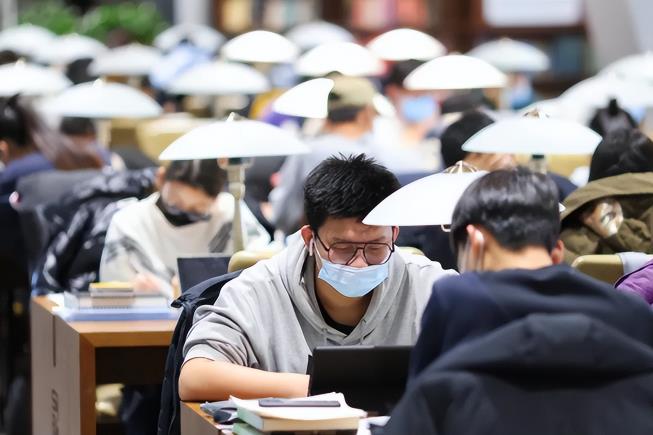 2025年考研容易上岸吗?扩招趋势下竞争会更激烈吗