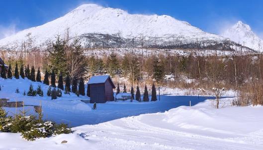 2025年春节去长白山费用高吗?春节长白山旅游贵不贵