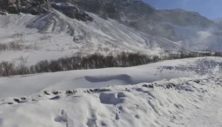 2025年春节长白山天池开放吗?游客爆满如何应对