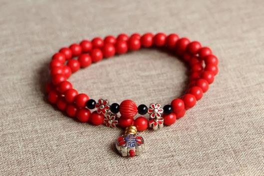 2025年属龙可以戴朱砂手串吗?朱砂手串适合什么生肖
